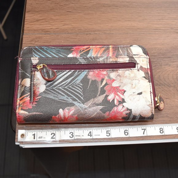 USED Wallet - Picture 9 of 15